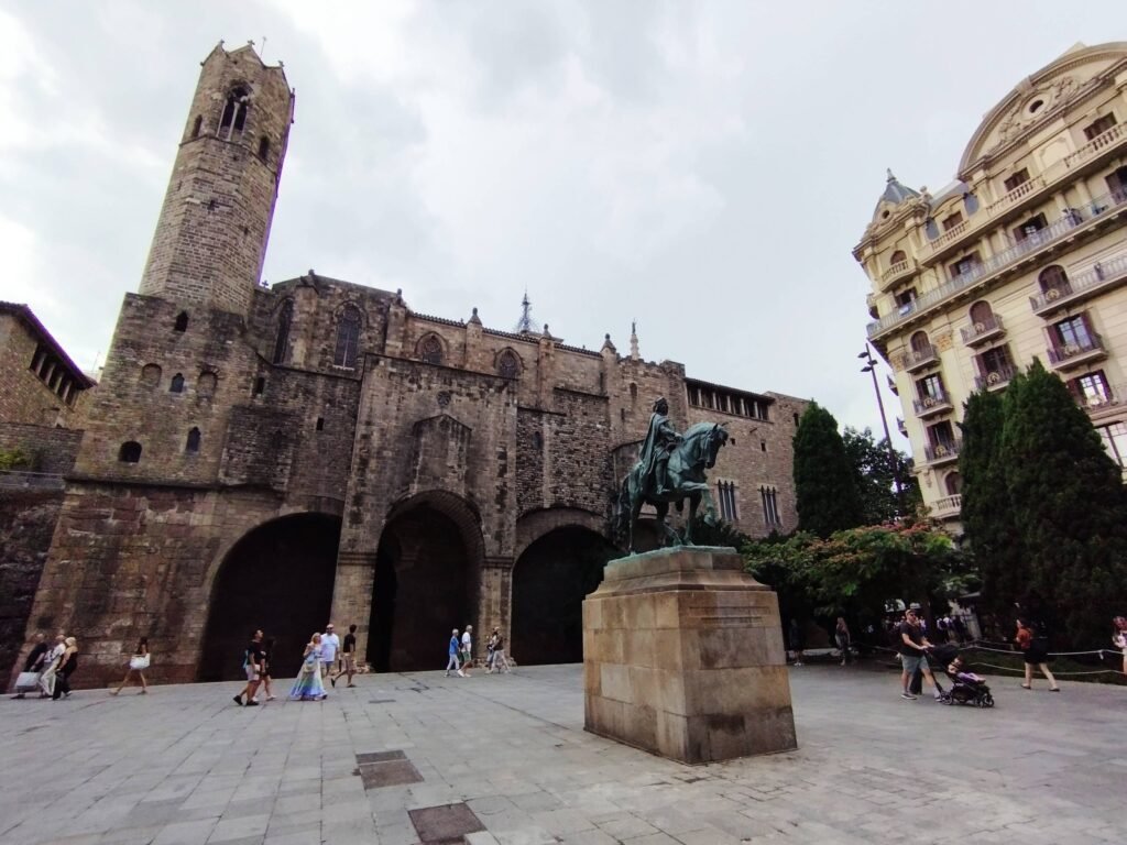Barcelona Gothic + Cathedral photo 4