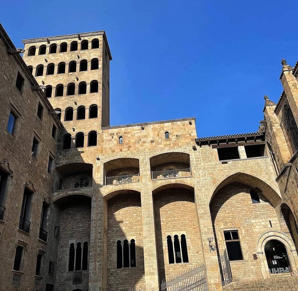 Barcelona Gothic + Cathedral photo 3